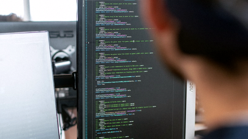 安装完成界面截图，显示安装成功提示和启动快连VPN的复选框