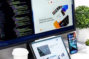 macOS系统桌面，展示快连VPN客户端简洁的深色模式界面和菜单栏图标